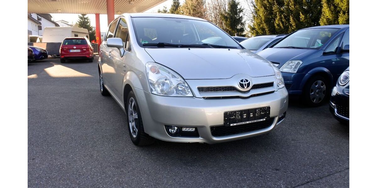 Toyota Corolla Verso 150.000 km 2.599 &euro; Wangen 88239